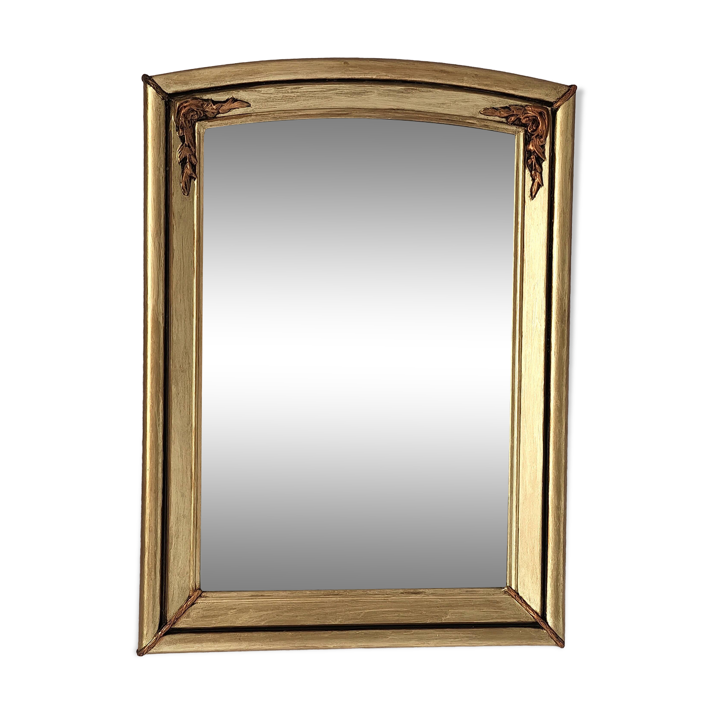 Art Deco mirror in gilded wood with curved floral decorations.