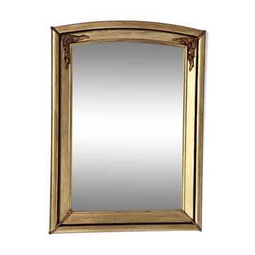 Miroir art déco en bois doré et cintré aux décorations florales