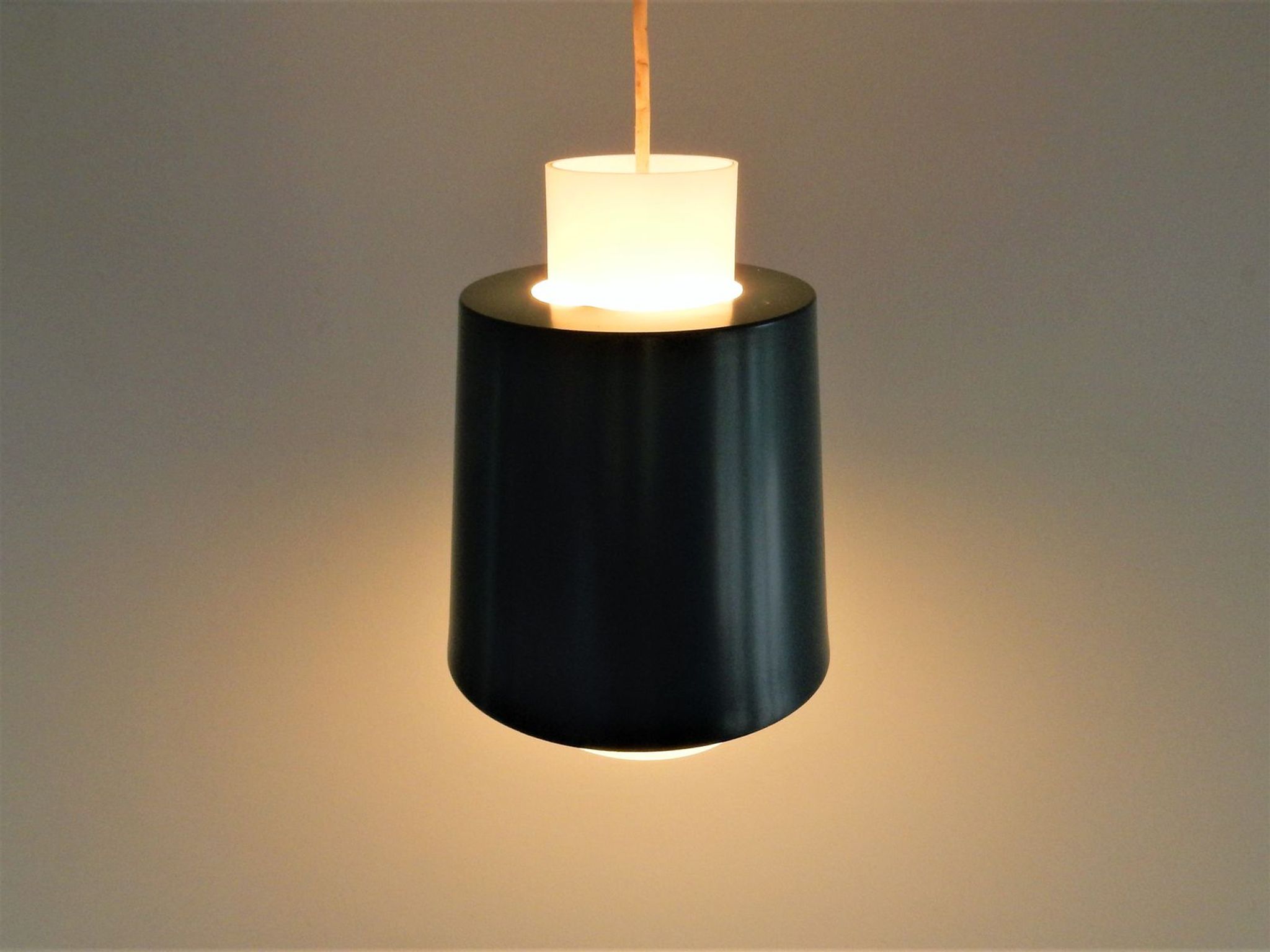 Suspension vintage en verre opalin 1960s