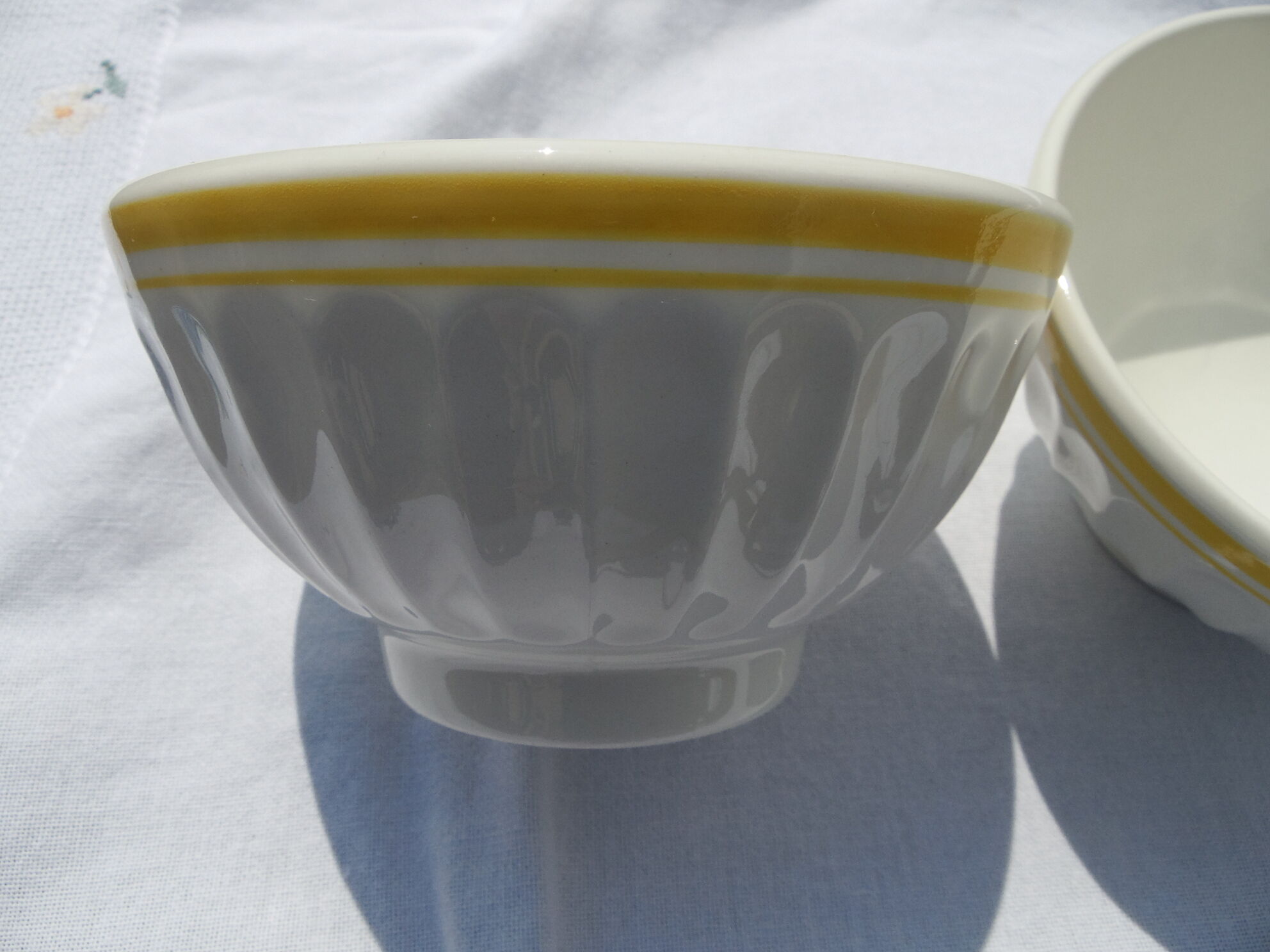 3 bowls faience yellow edging
