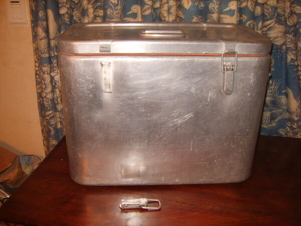 Ancienne caisse tournus en inox