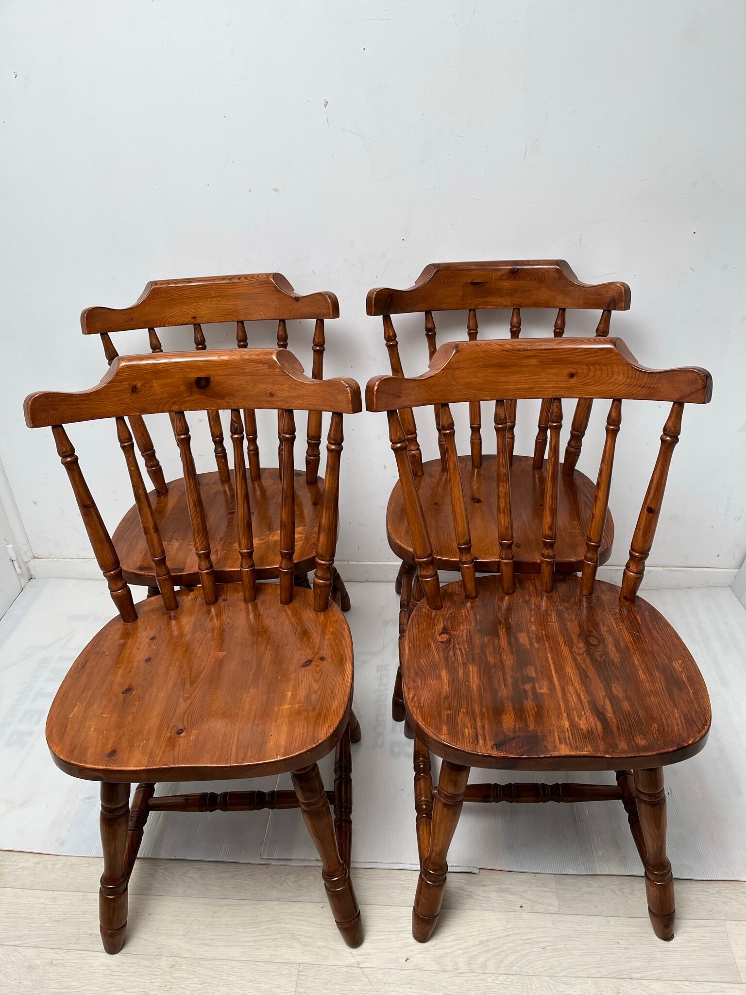 4 chaises western de saloon vintage 1970-1980