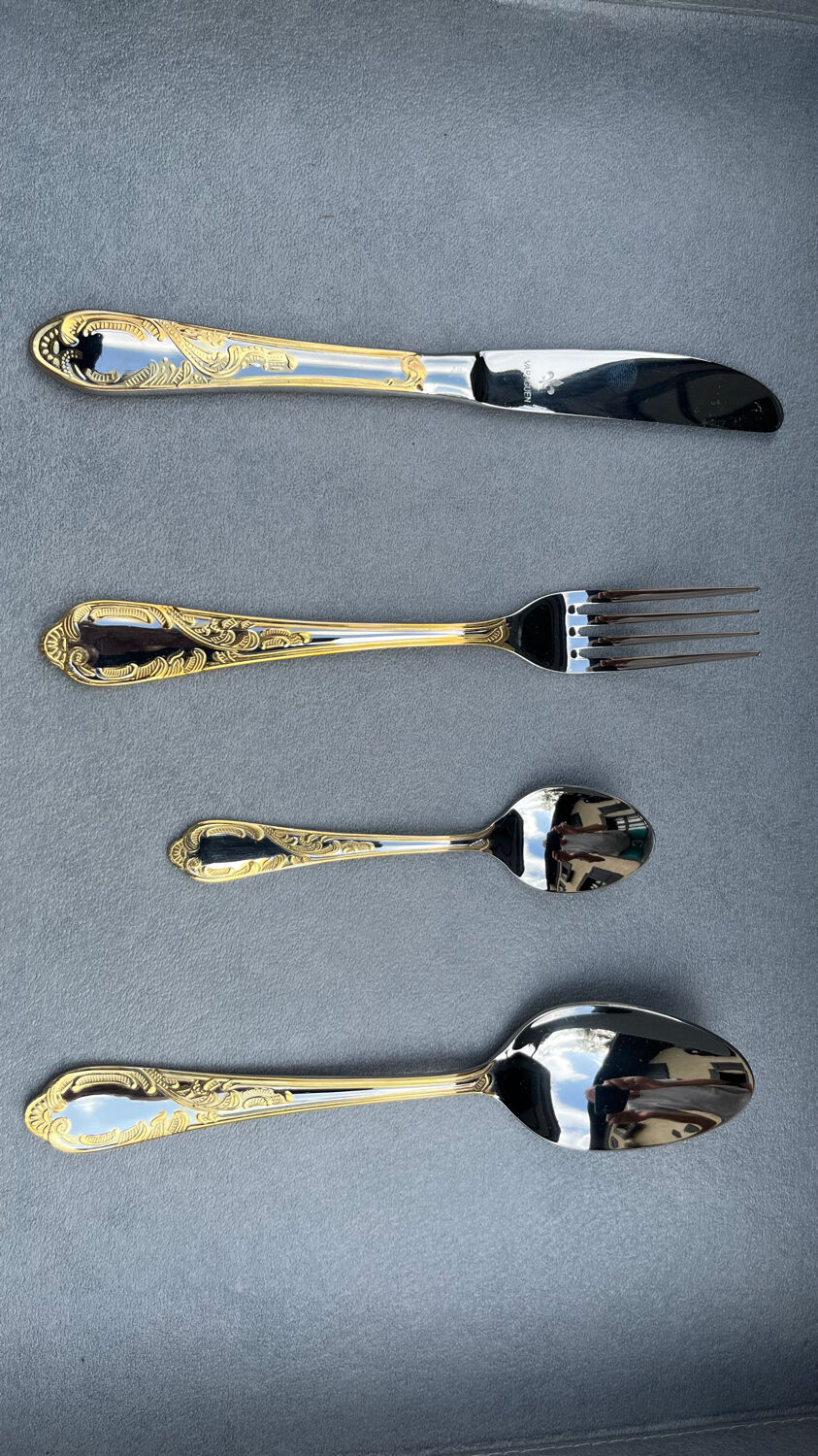Varaguen 70-piece 23-carat gold-plated cutlery set