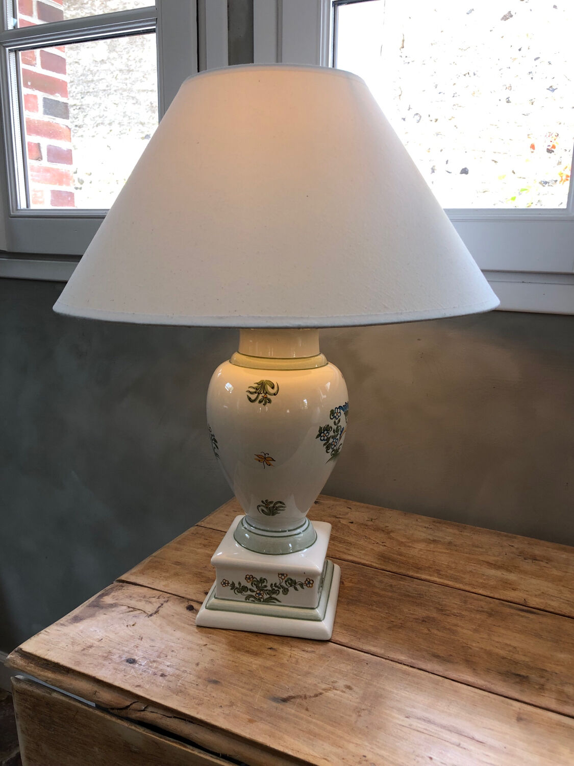 Antique lamp foot in Moustiers porcelain