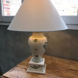 Pied de lampe ancien en porcelaine de Moustiers