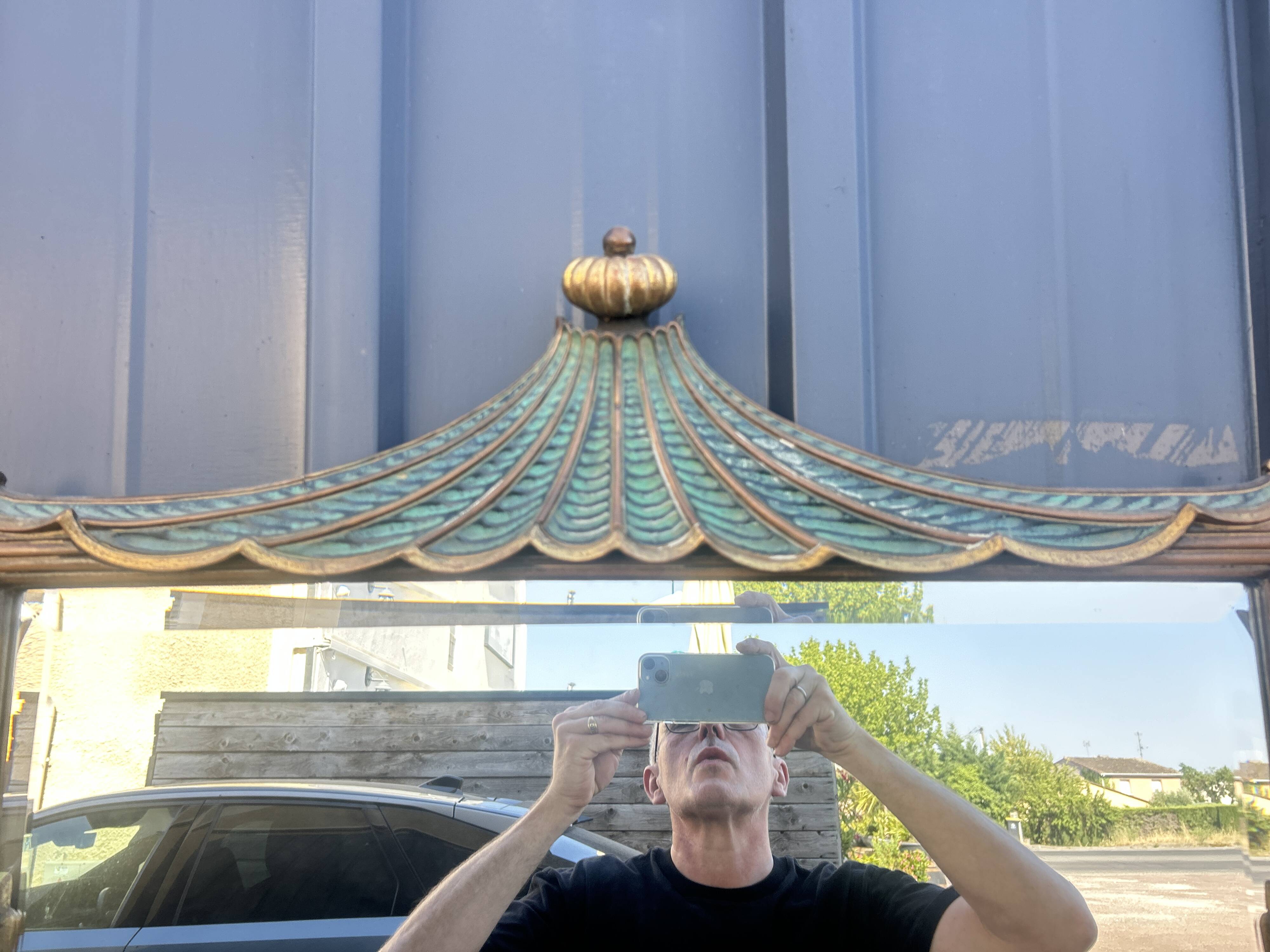 Miroir en bois sculpté aux joncs et à la pagode