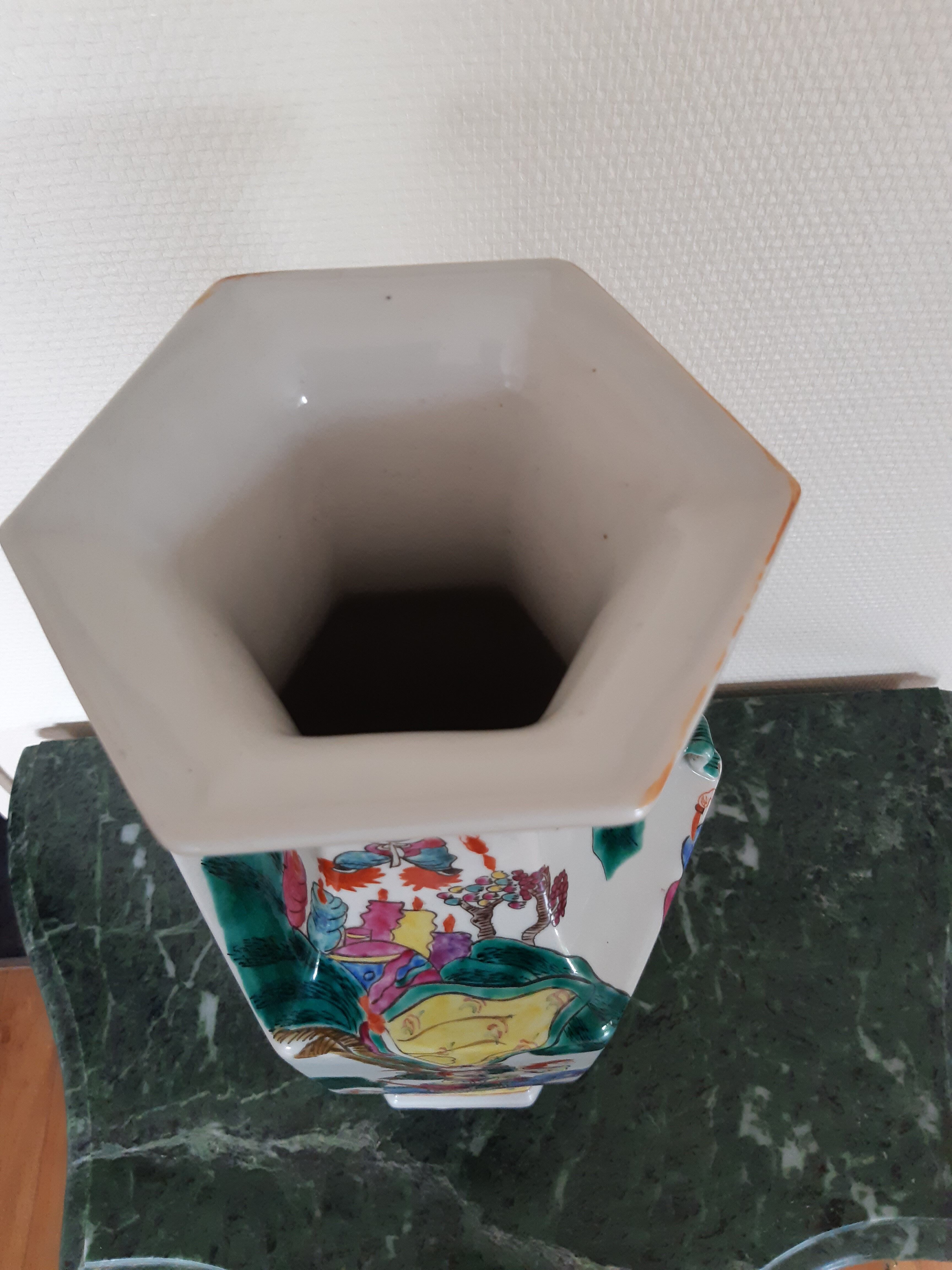 Ancient Chinese vase green family porcelain