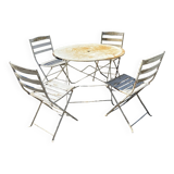 1830 period garden furniture: 1 iron table and 4 iron and wood chairs