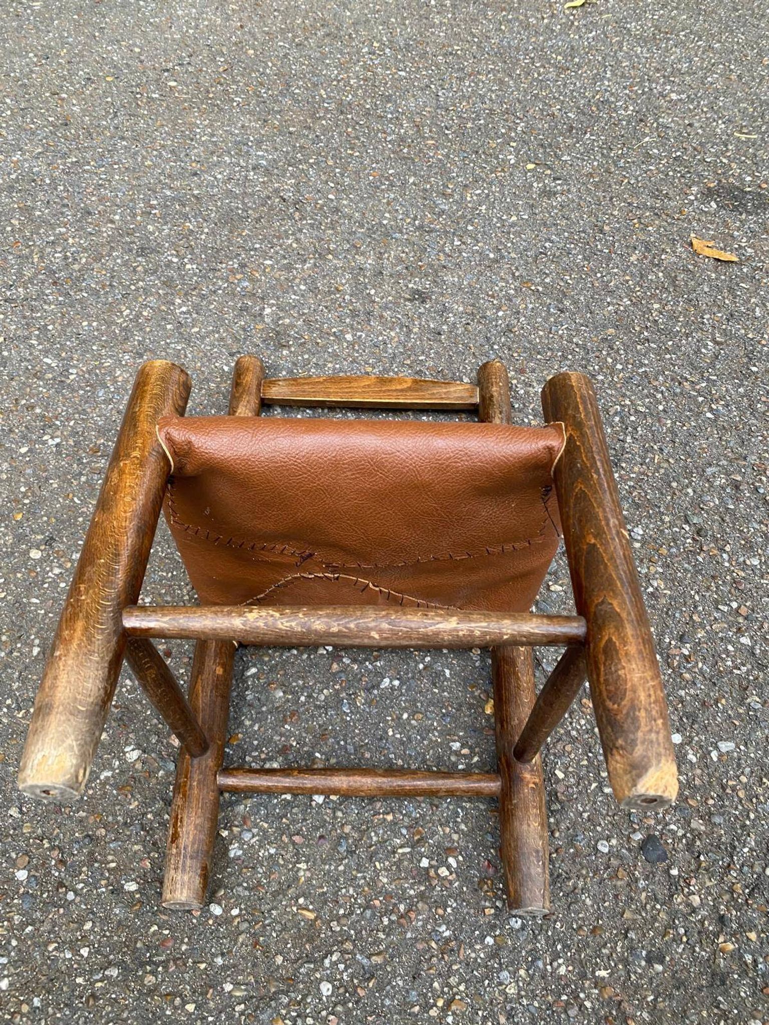 Children's chair made of solid wood and genuine leather