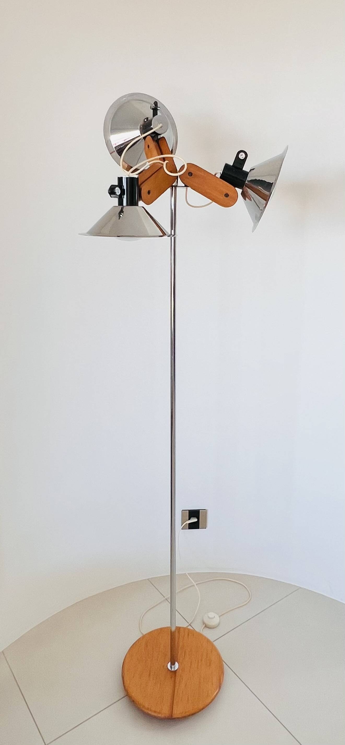 Three-light floor lamp in wood and chrome metal, Spain 1970s.