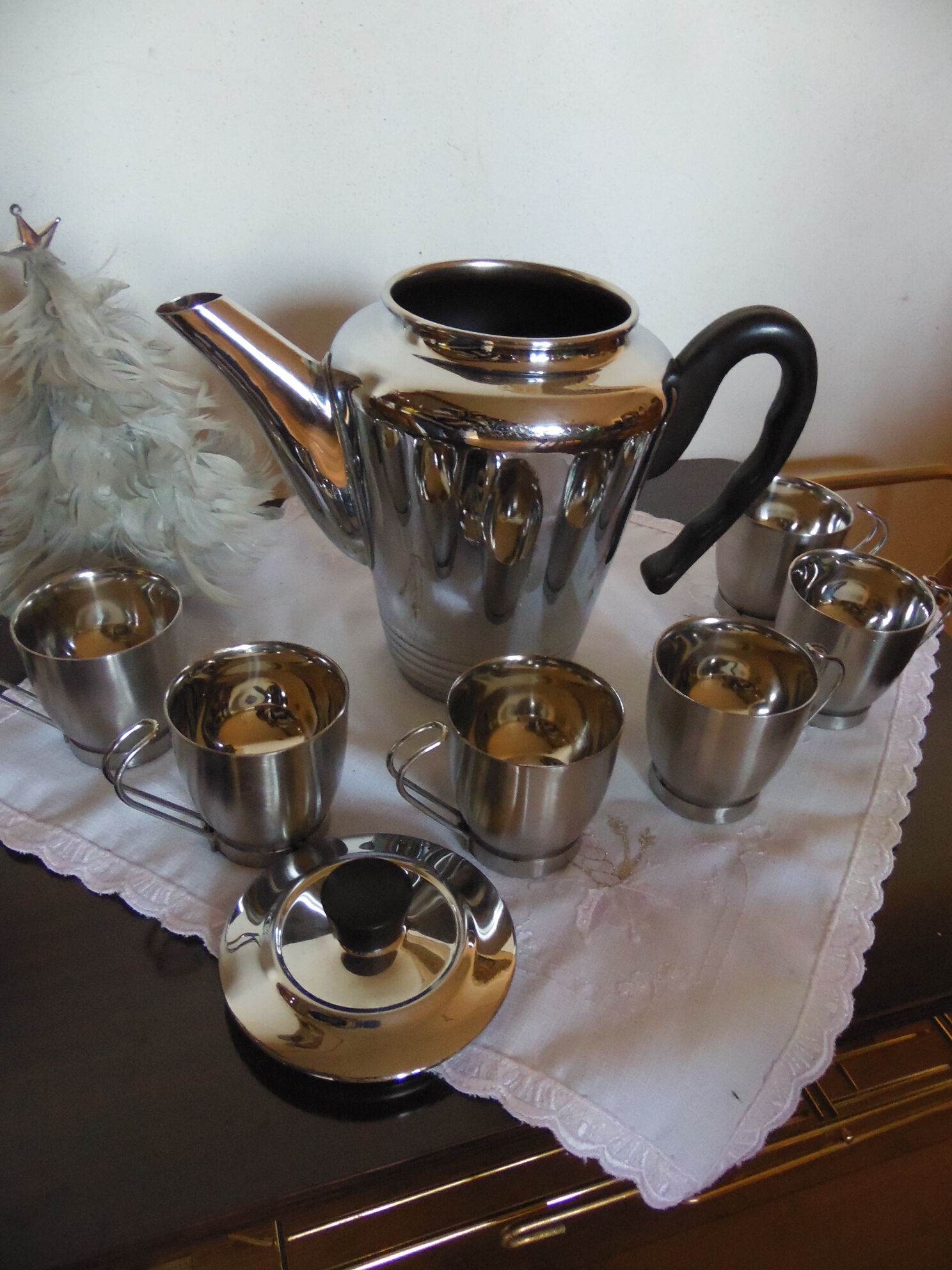 Brushed chrome nickel-plated copper coffeepot and 6 cups alu