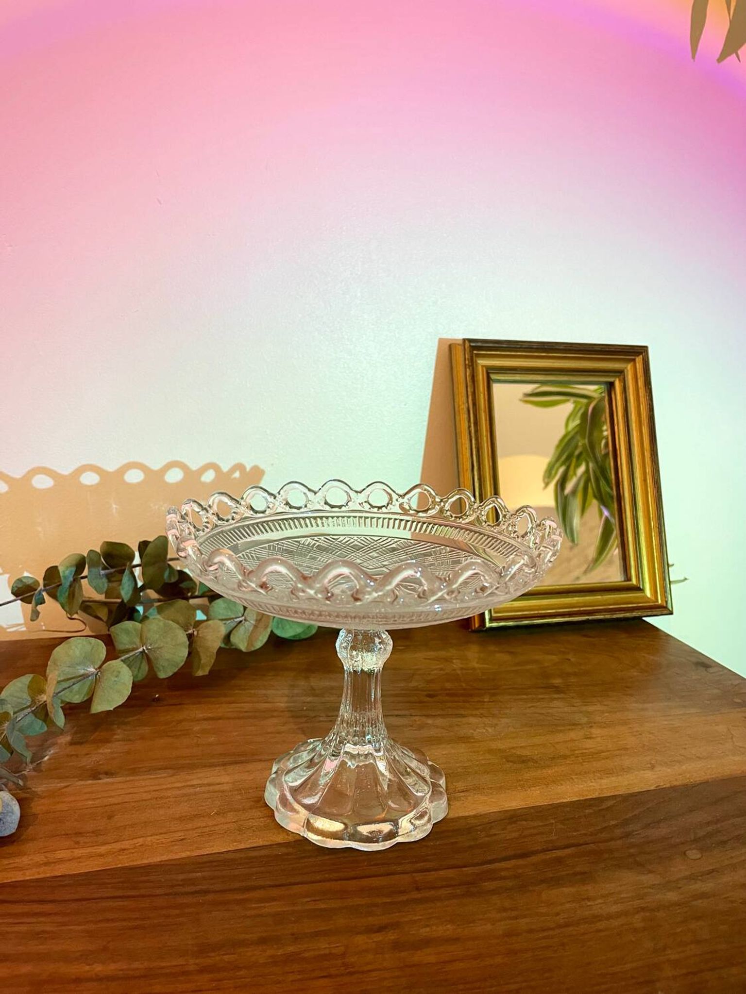 Molded glass pedestal bowl