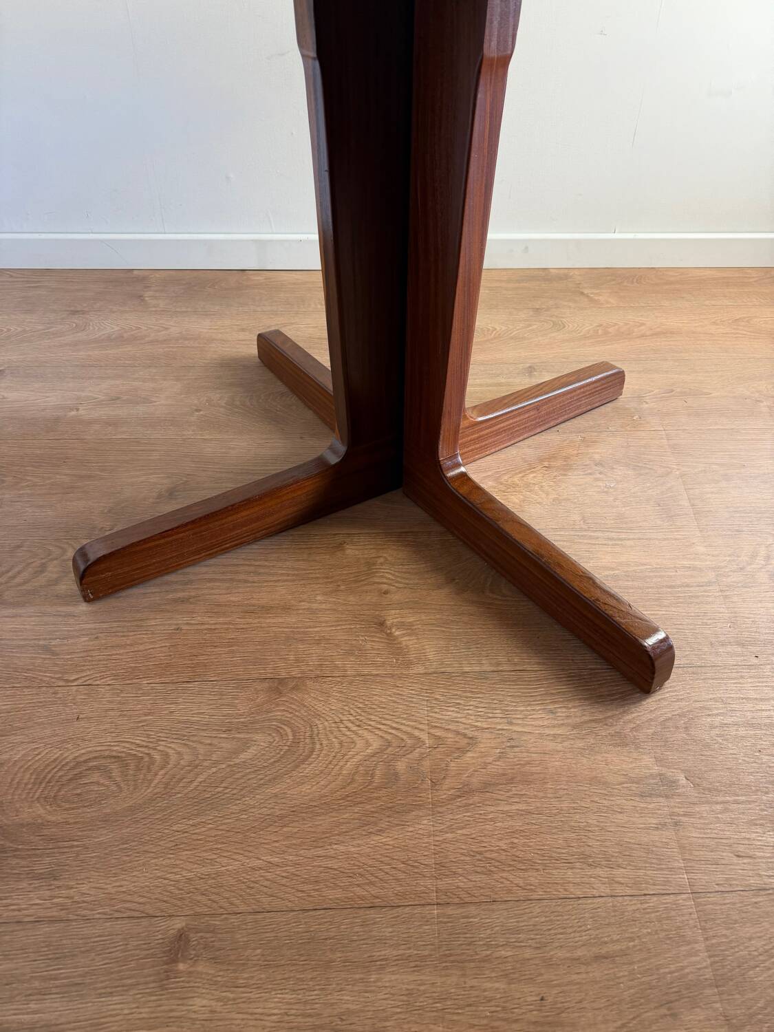 Table ronde salle à manger vintage