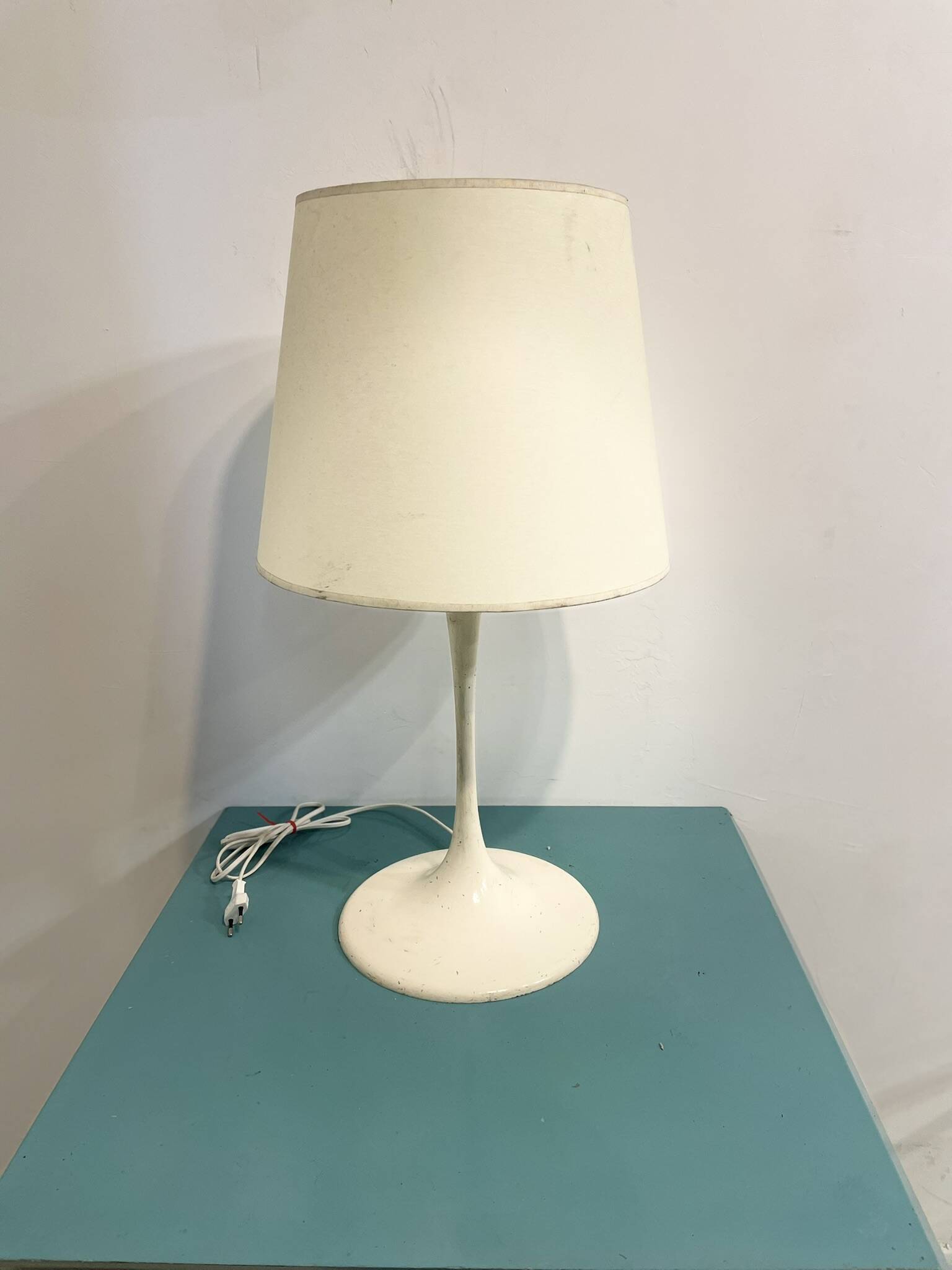 Vintage table lamp, elegant silhouette – 1960s