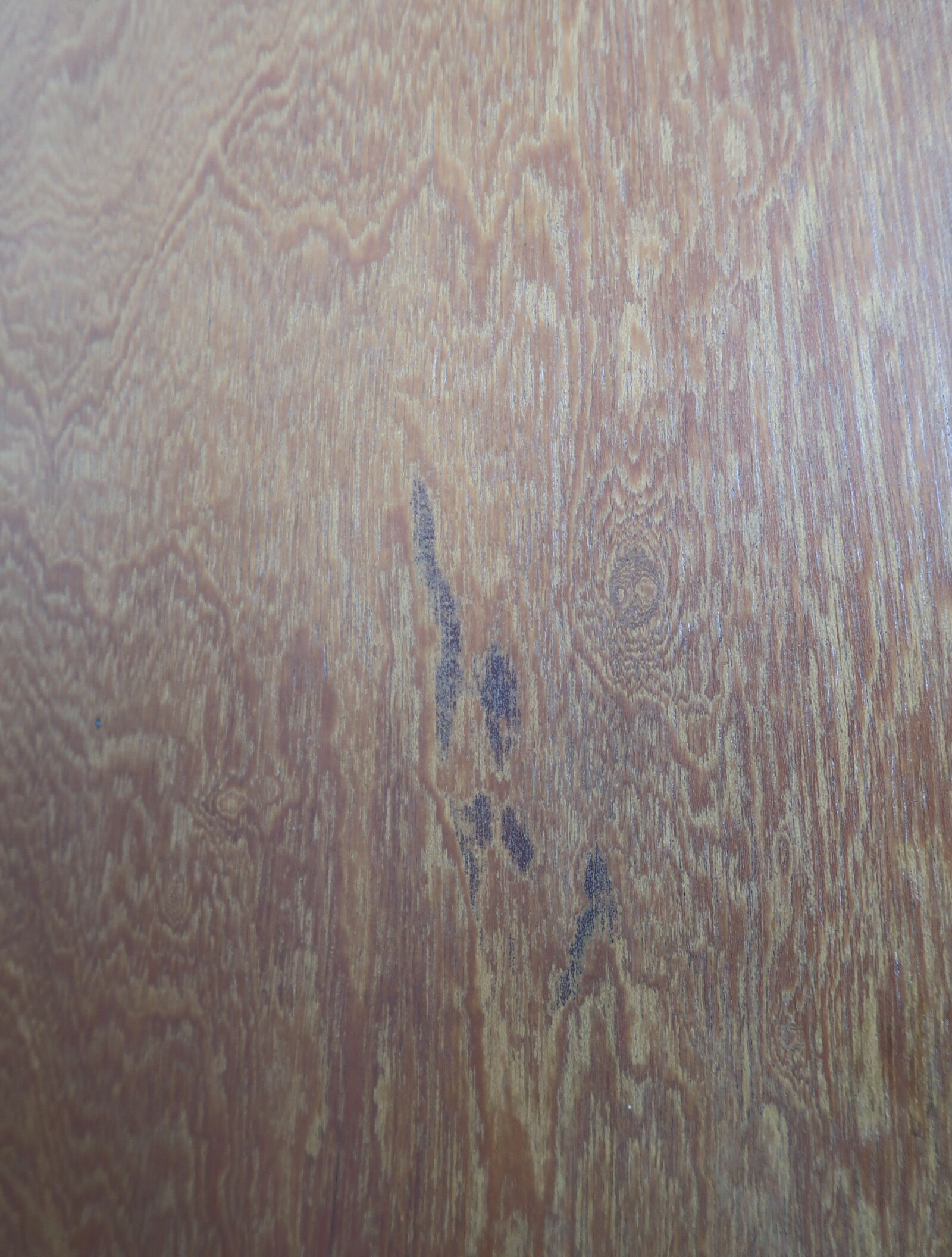 Armoire pieds compas