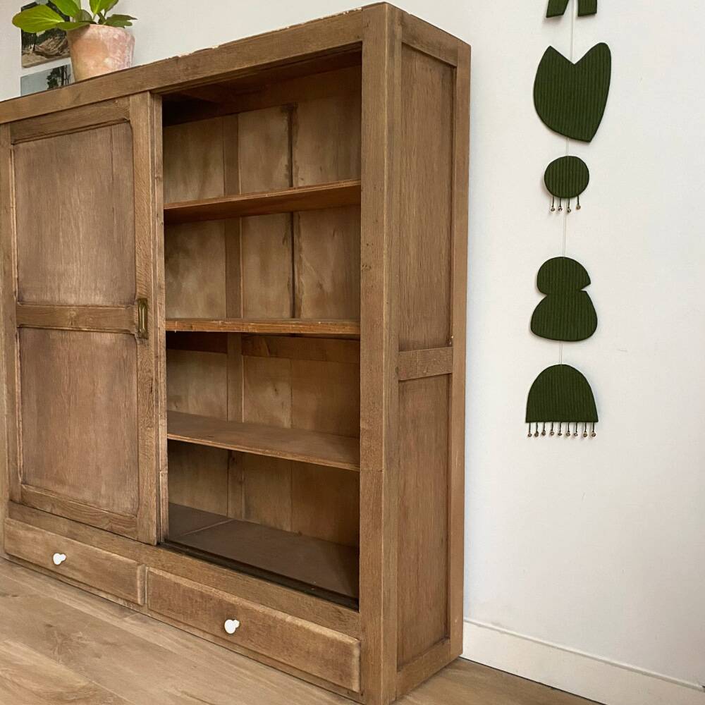 Sideboard/trade furniture with sliding doors