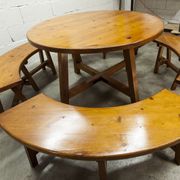 Brutalist ensemble round table 113cm and its 4 rounded stools 1960