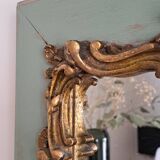 Miroir ancien de style Louis XV en bois et stuc doré.