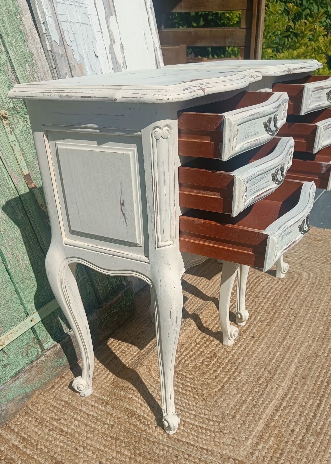 Paire de chevets style Louis XV patinés