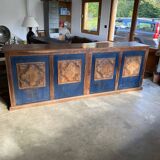 Wine merchant counter