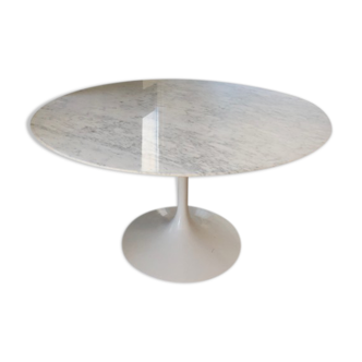 Marble tulip table by Eero Saarinen for Knoll