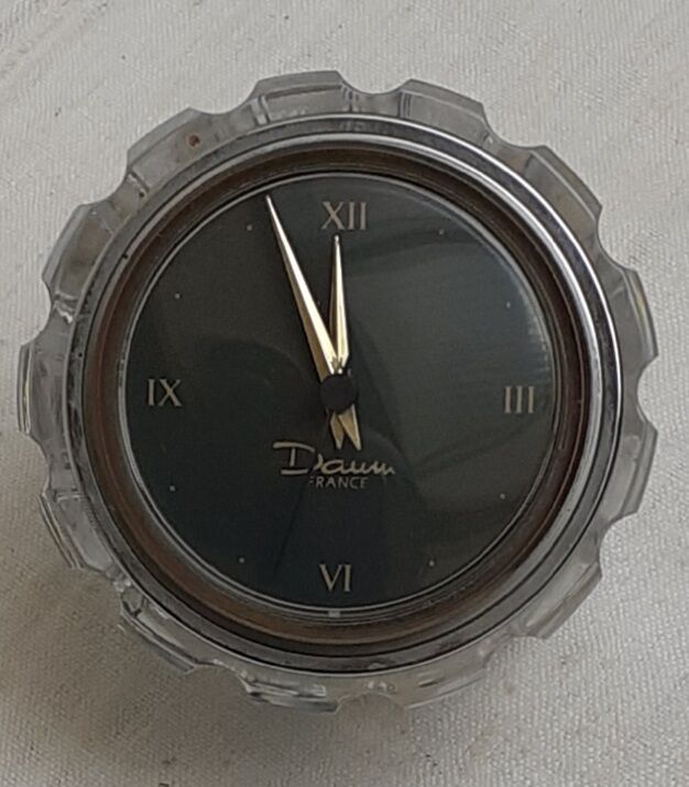 Daum crystal table hanger