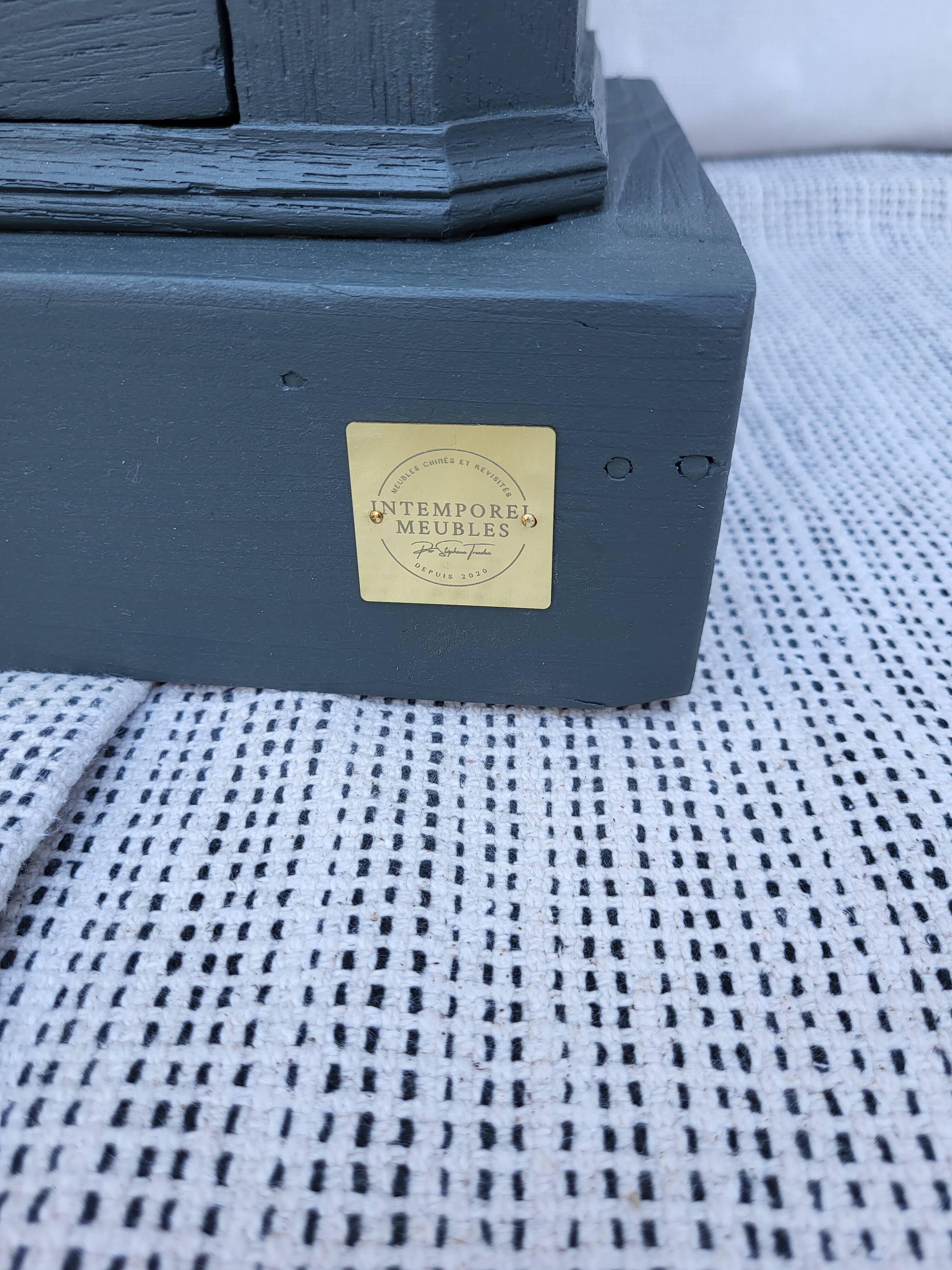 bookcase with 2 glass doors