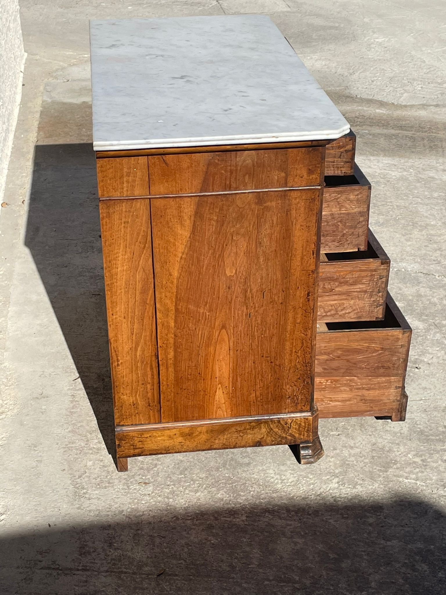 Chest of drawers marble top
