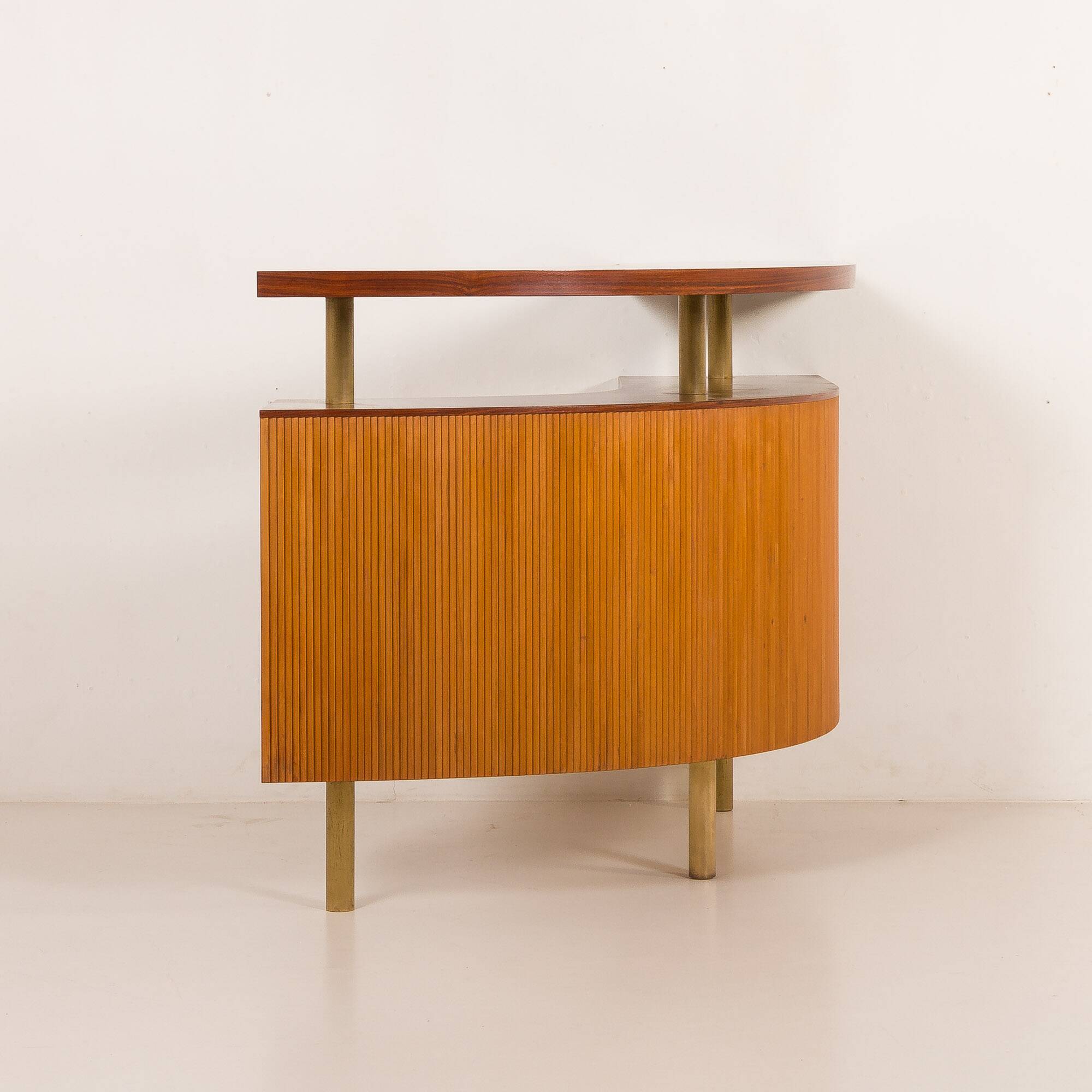 Cabinet de bar italien du milieu du siècle attribué à Carlo Hauner et Martin Eisler, Italie années 1960.