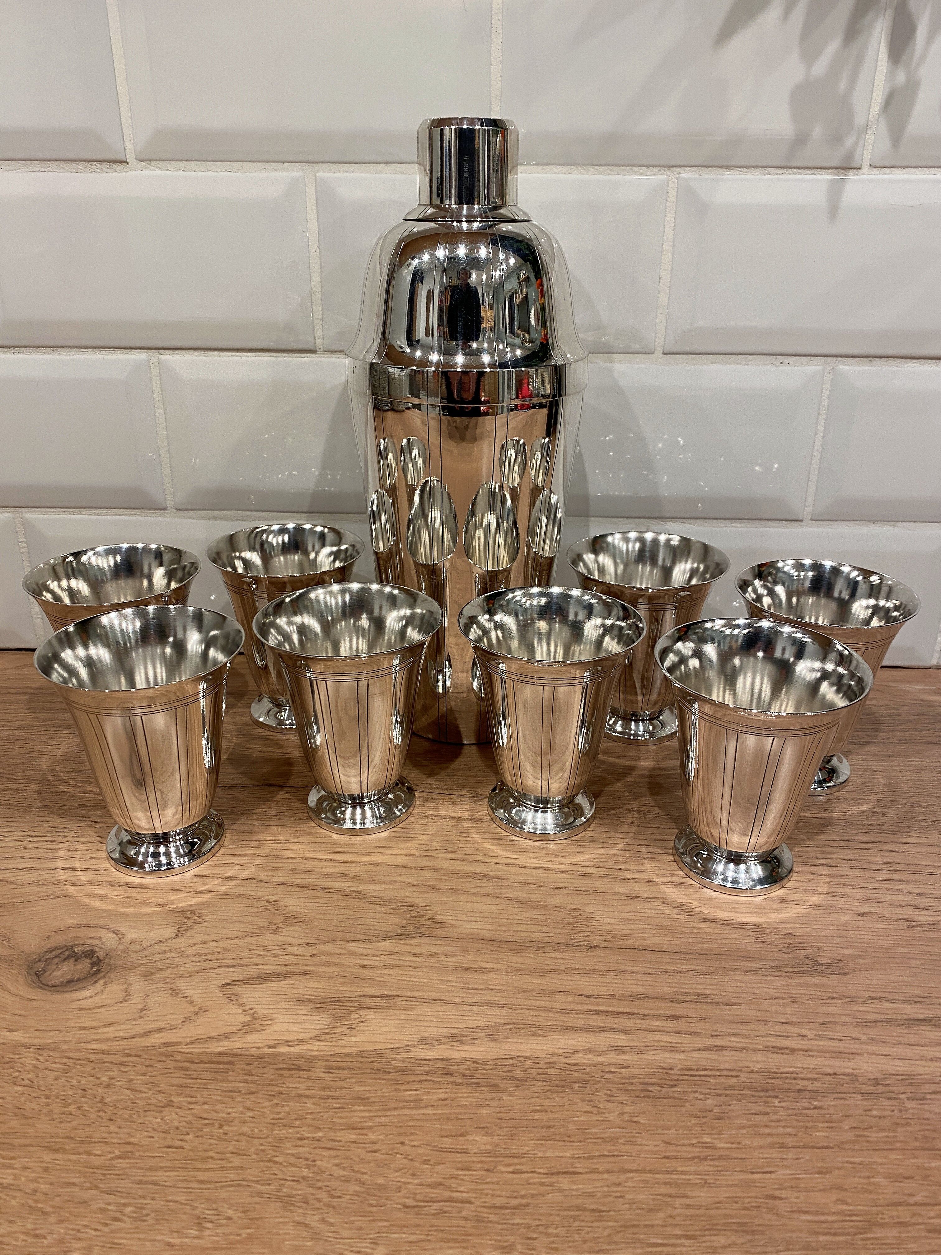 Shaker et 8 gobelets