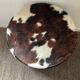 Pouf coffre en peau de vache des années 70