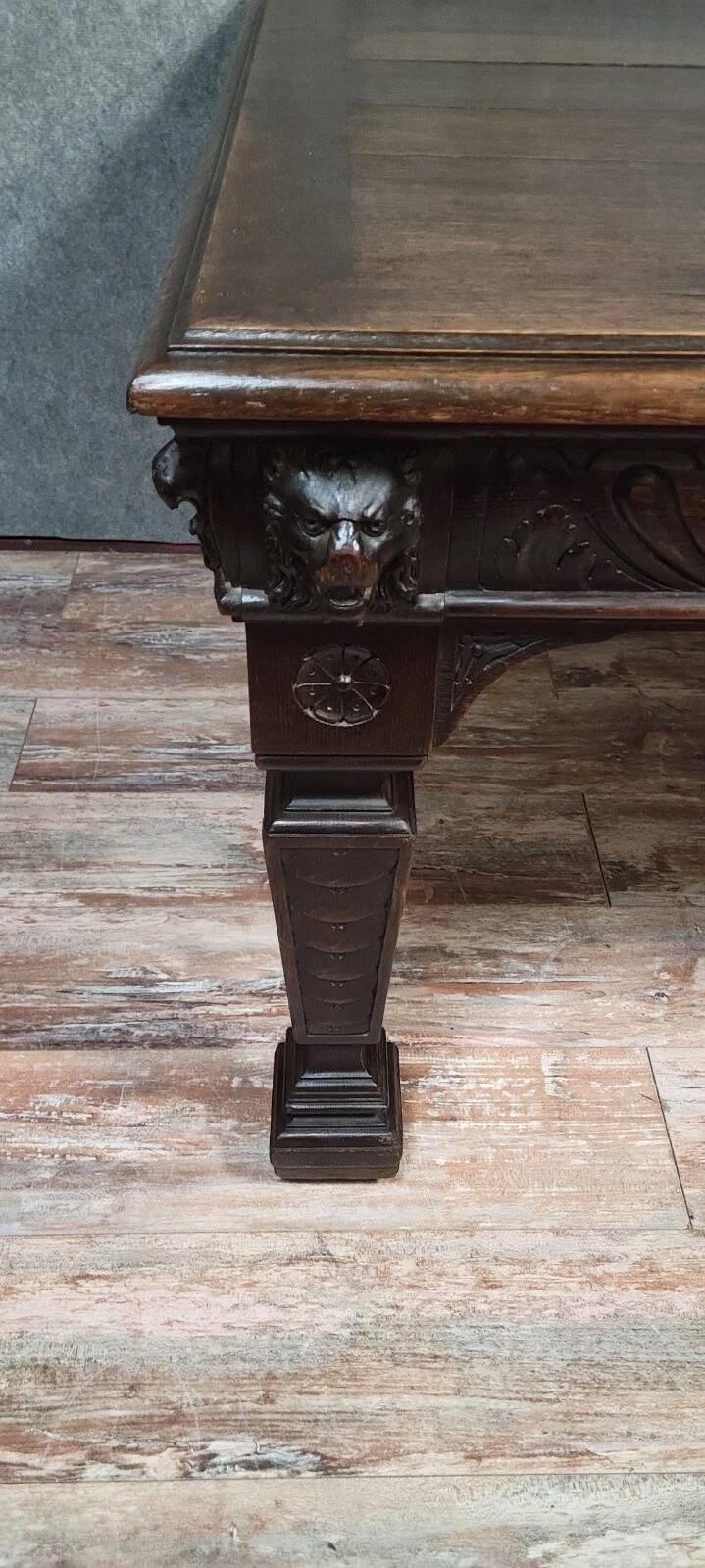 Important Renaissance style table in solid oak, circa 1850