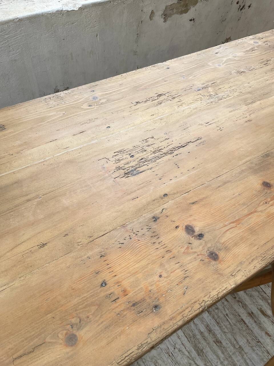 Farmhouse table with spindle legs in oak and pine, 2.5m