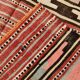 Tapis Kilim fait main rayé rose blush et marron, 131x196 cm
