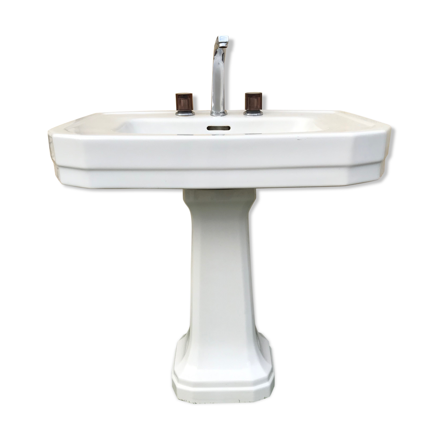 Art deco sink made of earthenware