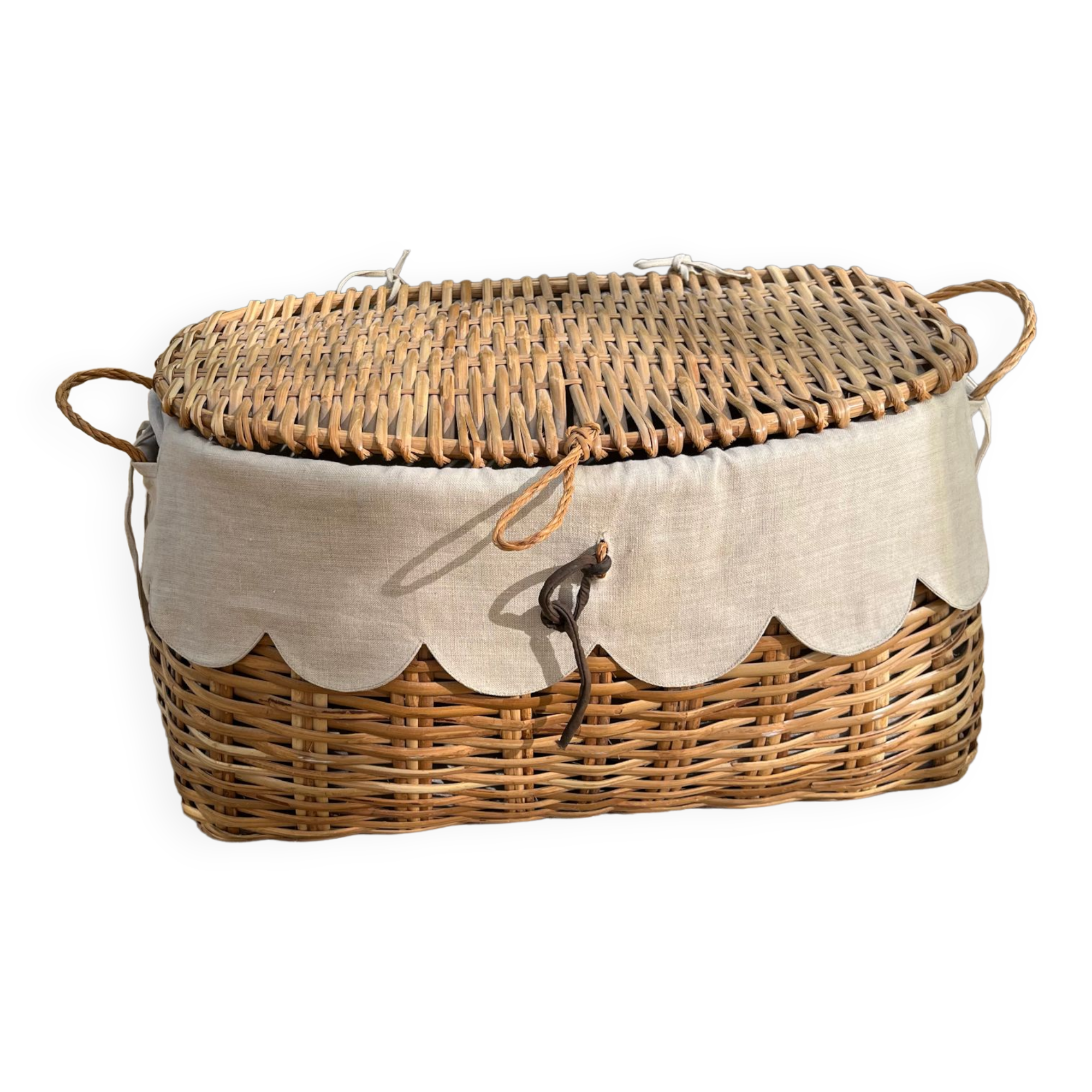 Wicker laundry basket