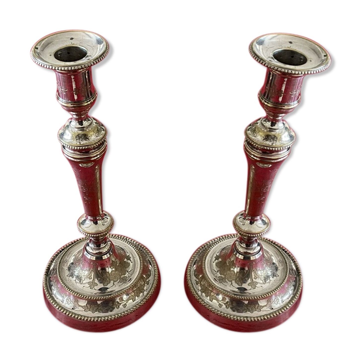 2 candlesticks with a chiseled floral decoration