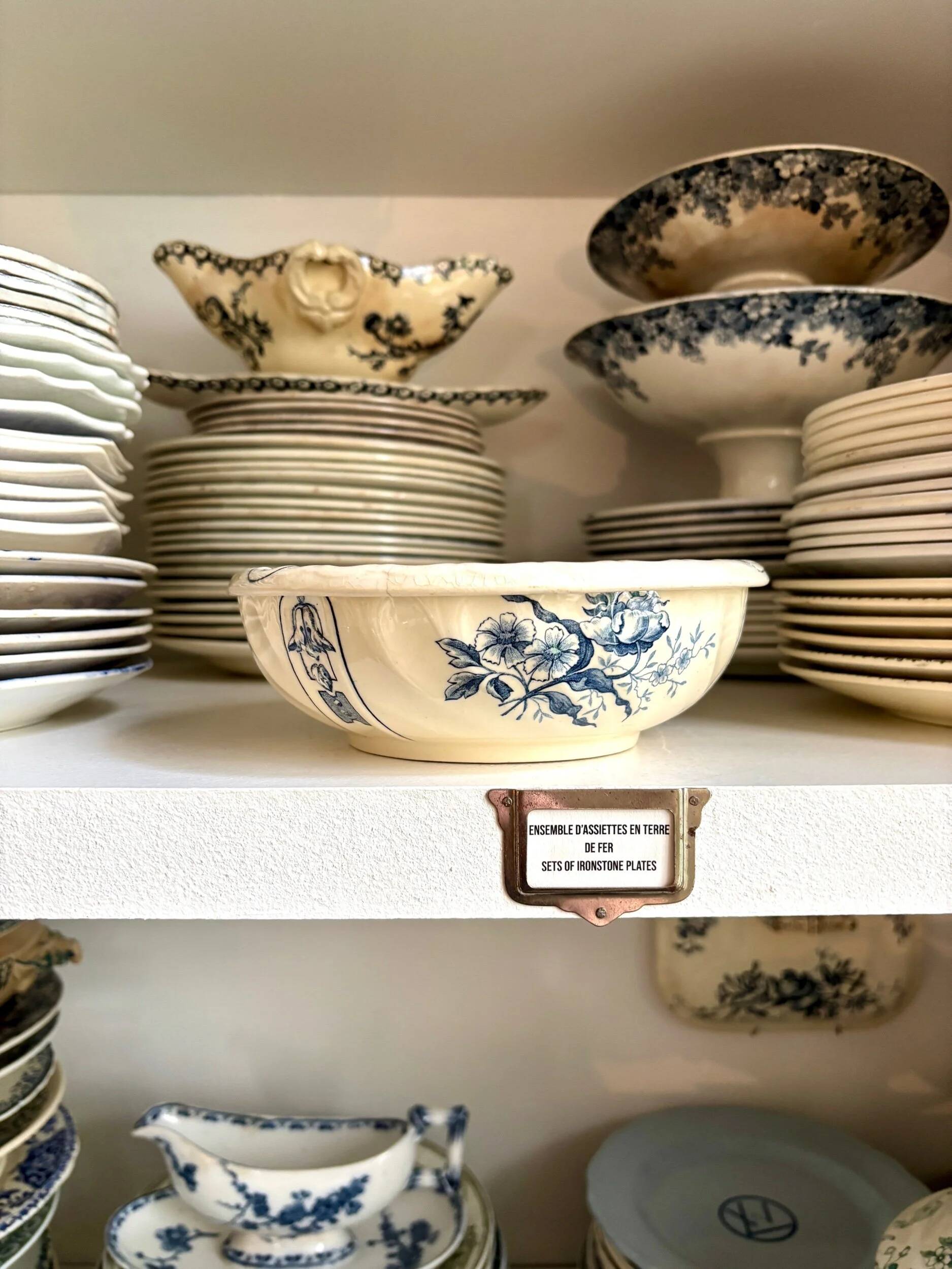 Gien sponge holder, "Lamballe" service in blue ironstone