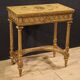 Table d'appoint laquée et dorée française par Sormani dans le style Louis XVI