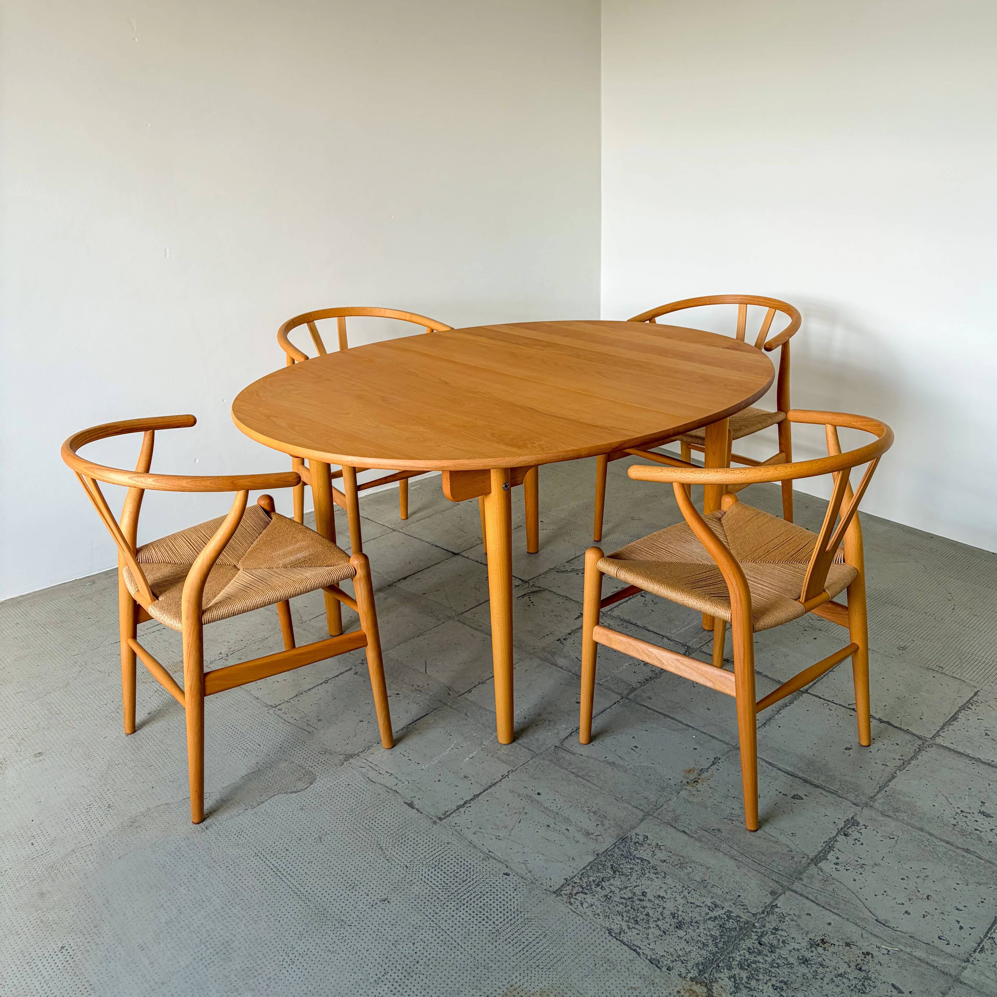 Table à manger Carl Hansen CH337 en chêne huilé