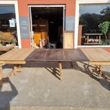 Extendable oak table