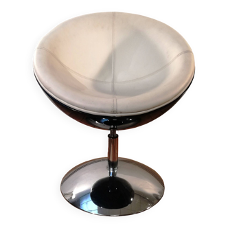 Egg armchair