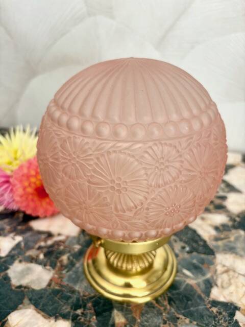 Art Deco lamp in pink glass with floral decoration