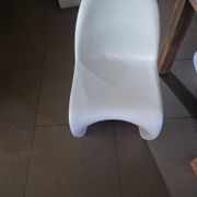 10 white chairs in the style of Verner Panton