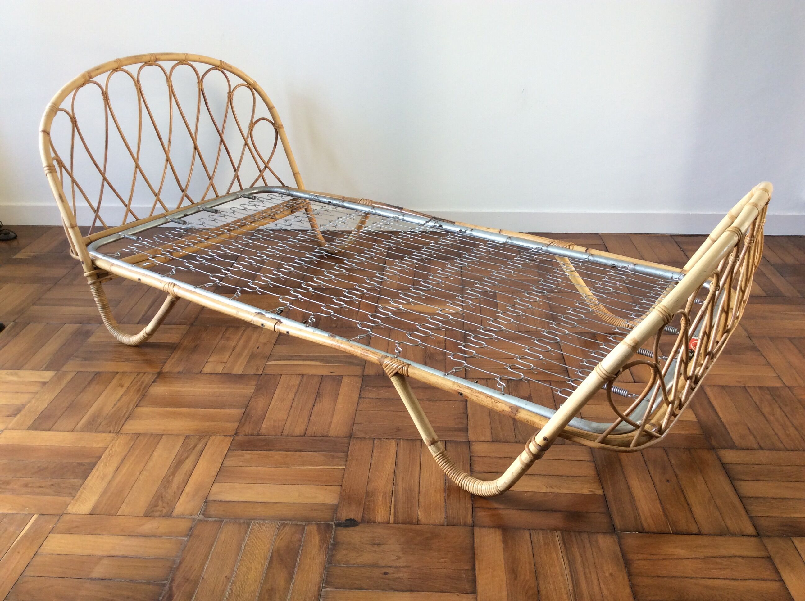 Rattan basket bed
