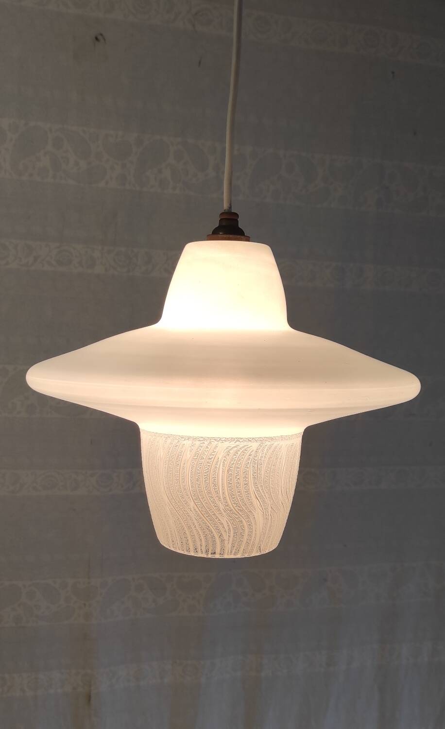 UFO pendant light in etched glass - 50s/60s