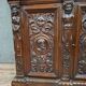 Cabinet d’apparat en bois richement sculpté dans le goût Renaissance
