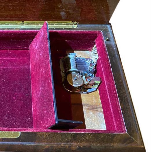 Jewelry box, music box, vintage