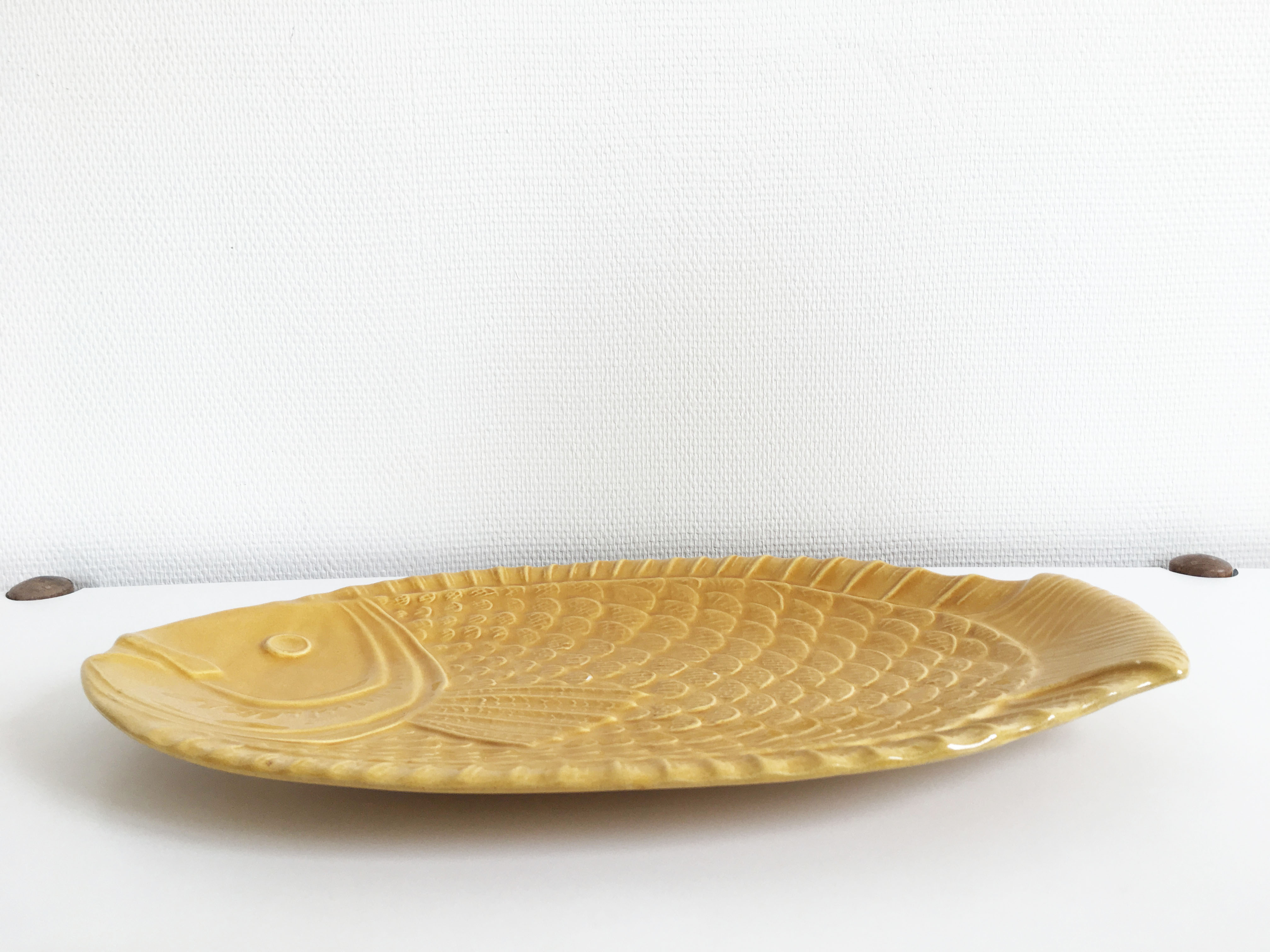Plat jaune poisson céramique esprit Sarreguemines