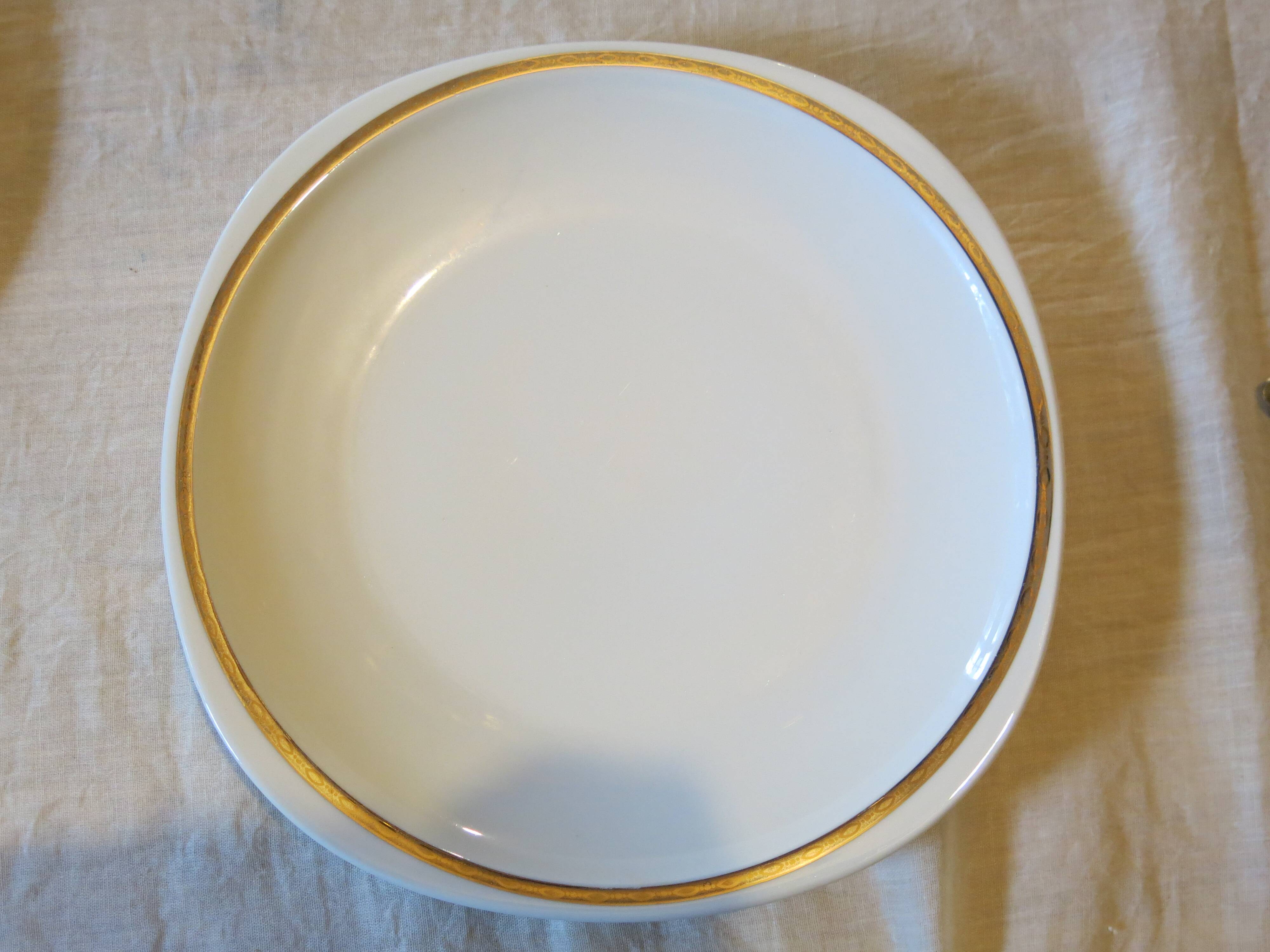 6 Sologne porcelain dinner plates in very good condition